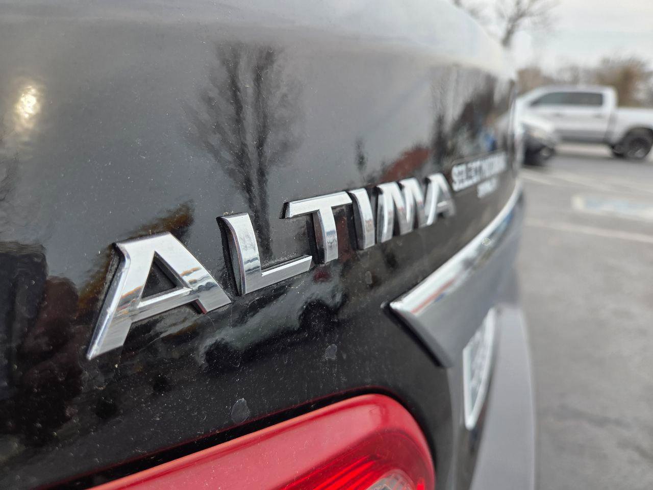 Used 2016 Nissan Altima 2.5 SV w/ Convenience Package image 10