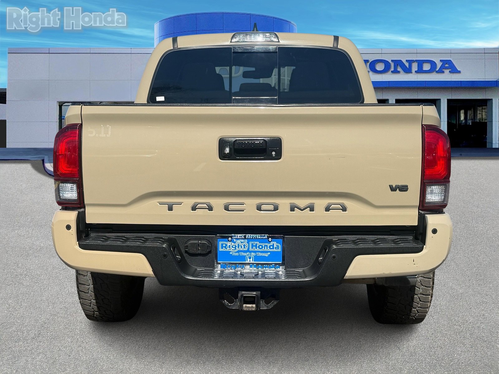 Used 2019 Toyota Tacoma TRD Sport w/ Technology Package image 6