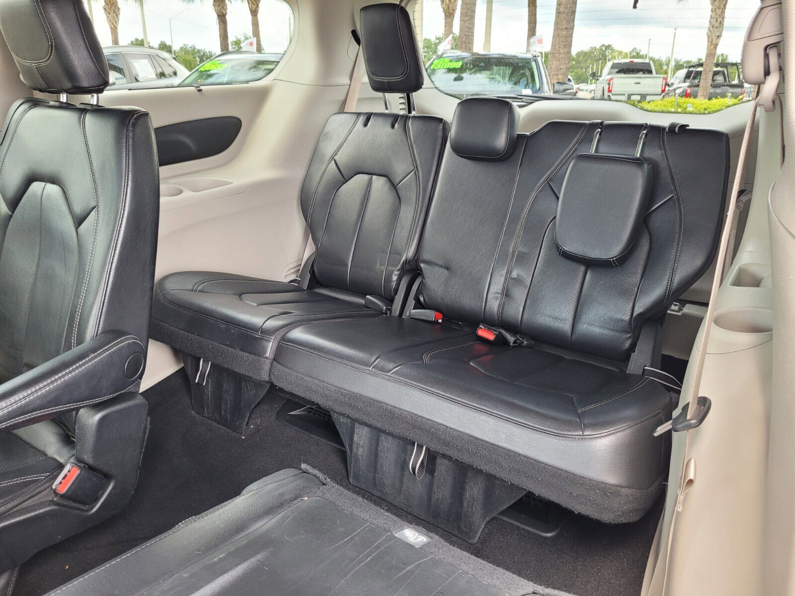 Used 2022 Chrysler Pacifica Touring-L image 15