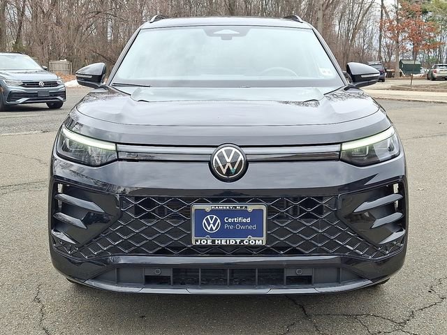 Certified 2025 Volkswagen Tiguan SE R-Line AWD/4WD image 3