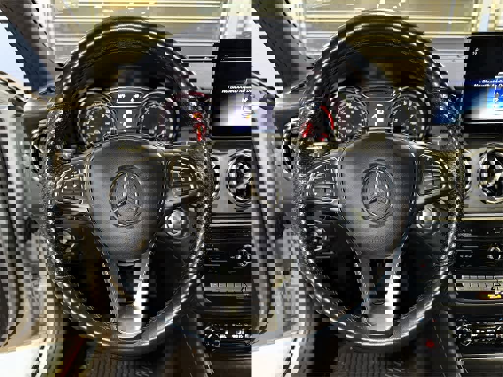 Used 2019 Mercedes-Benz GLA 250 4MATIC image 18