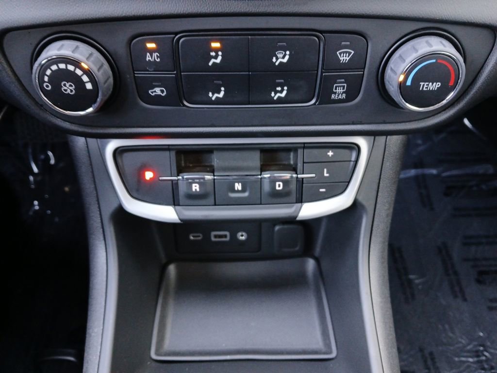 Used 2022 GMC Terrain SLE FWD image 4