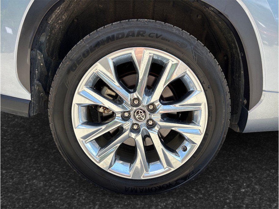Used 2021 Toyota Highlander Limited FWD image 15