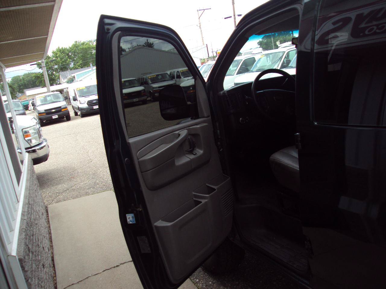 Used 2013 Chevrolet Express 1500 AWD image 18