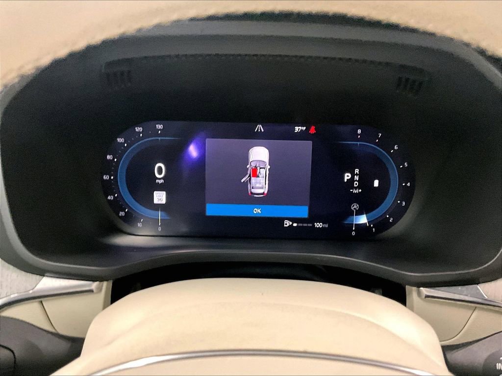 Used 2024 Volvo XC60 B5 Plus image 25