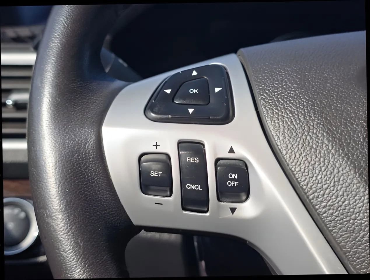 Used 2015 Ford Explorer Limited image 24