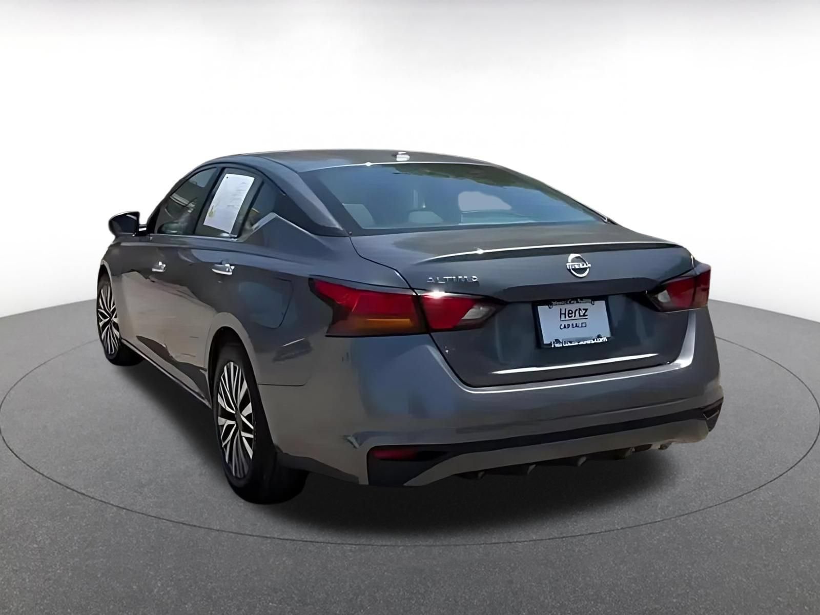 Used 2025 Nissan Altima 2.5 SV FWD image 10