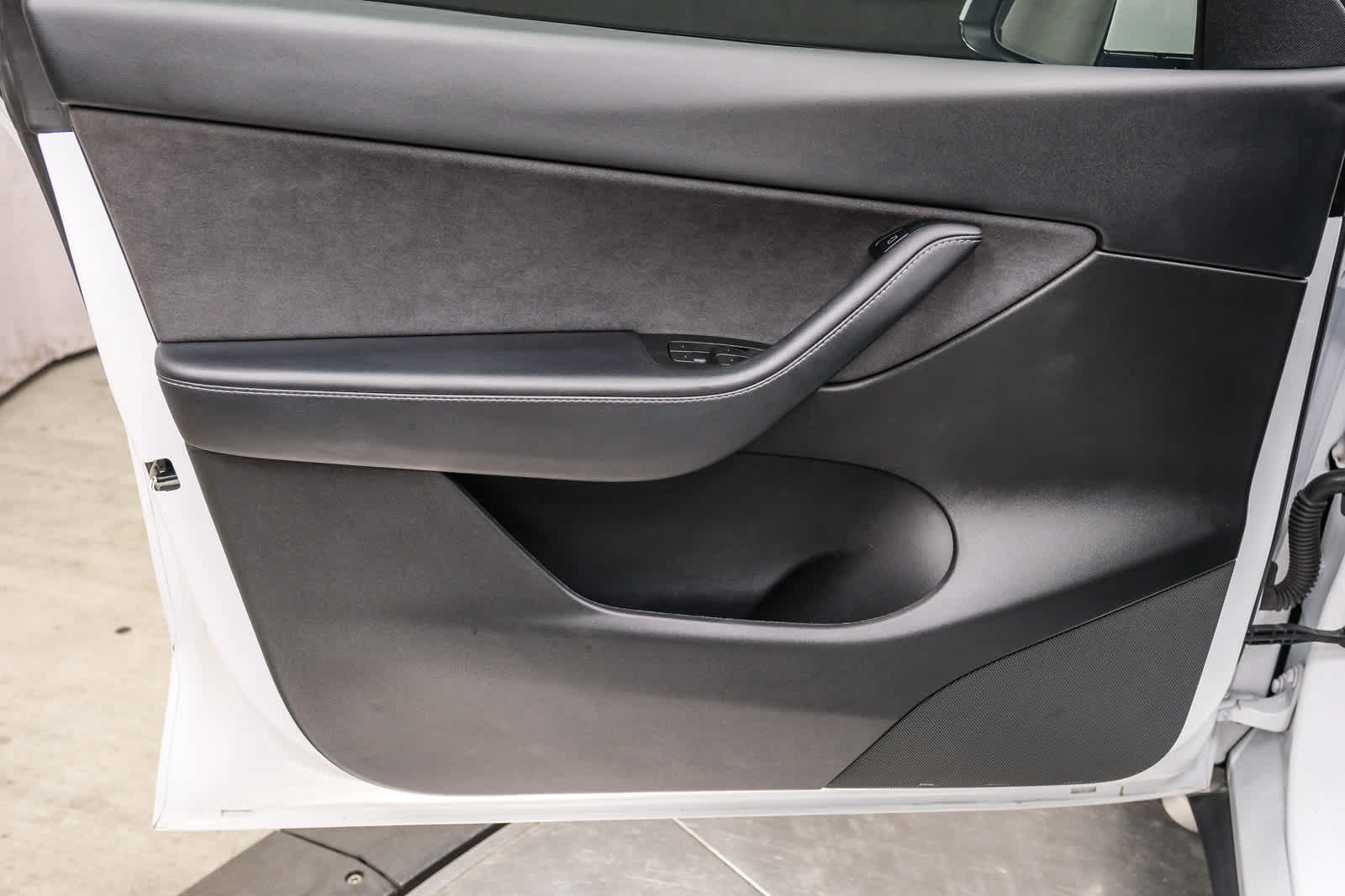 Used 2022 Tesla Model Y Long Range AWD/4WD image 25