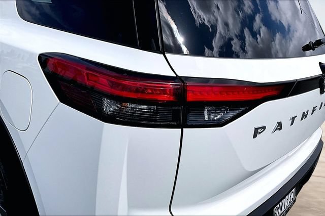 Certified 2024 Nissan Pathfinder SV FWD image 22