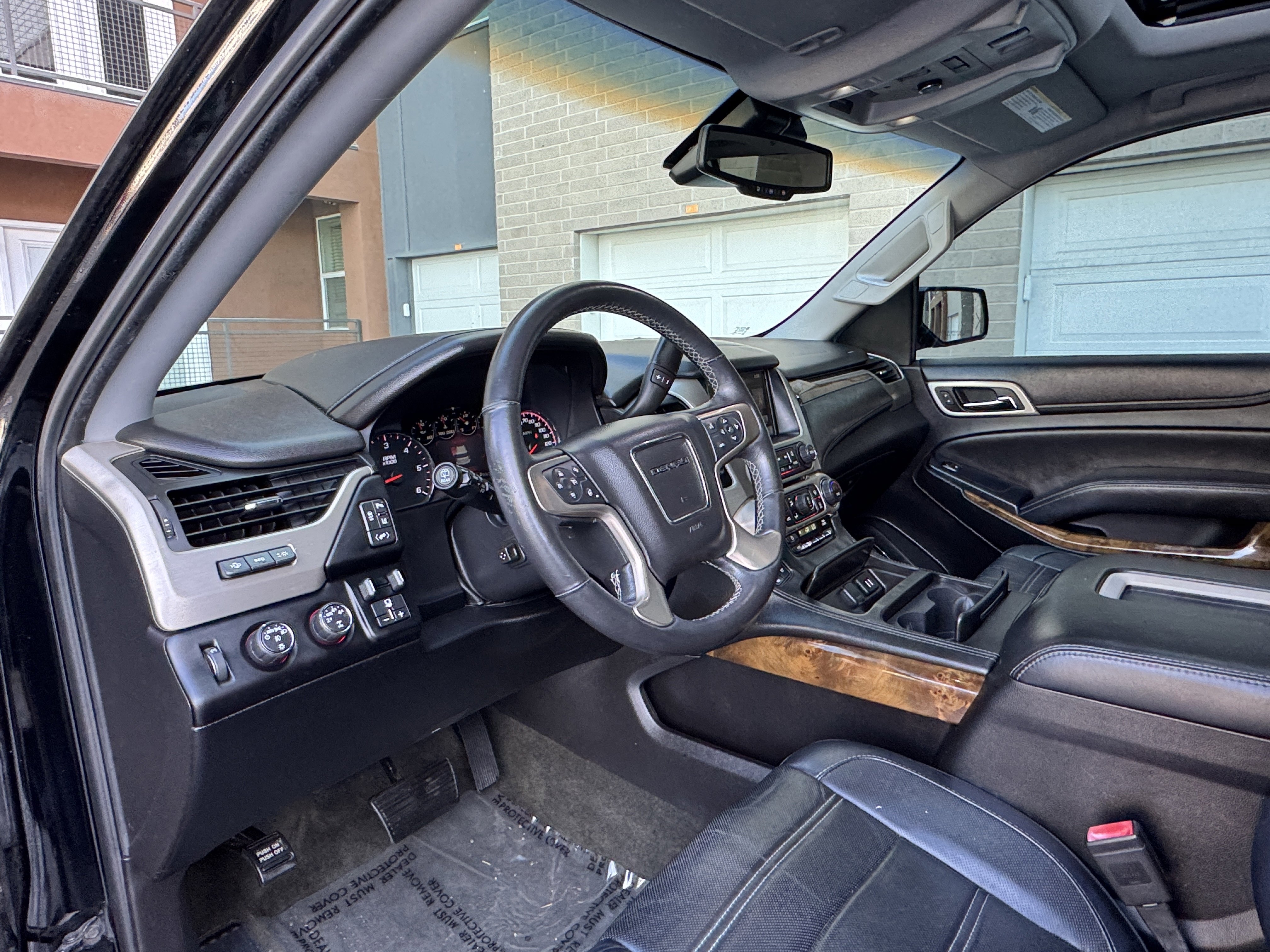 Used 2015 GMC Yukon Denali w/ Touring Package AWD/4WD image 21