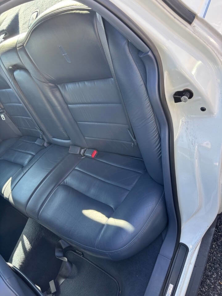 Used 2000 Lincoln Town Car Signature image 19