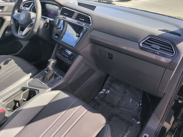 Used 2023 Volkswagen Tiguan SE R-Line image 22