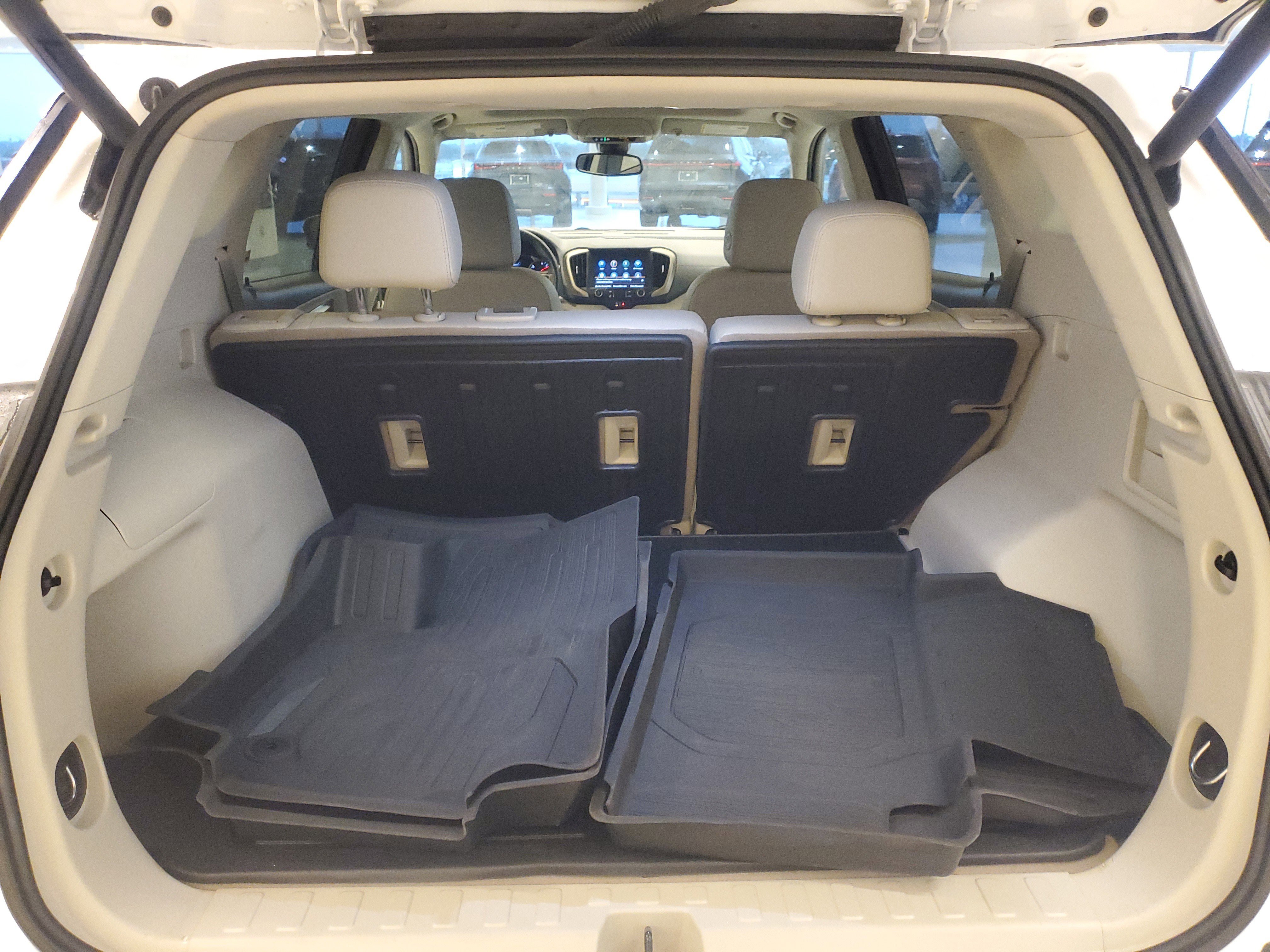 Used 2022 GMC Terrain Denali w/ Denali Premium Package image 12