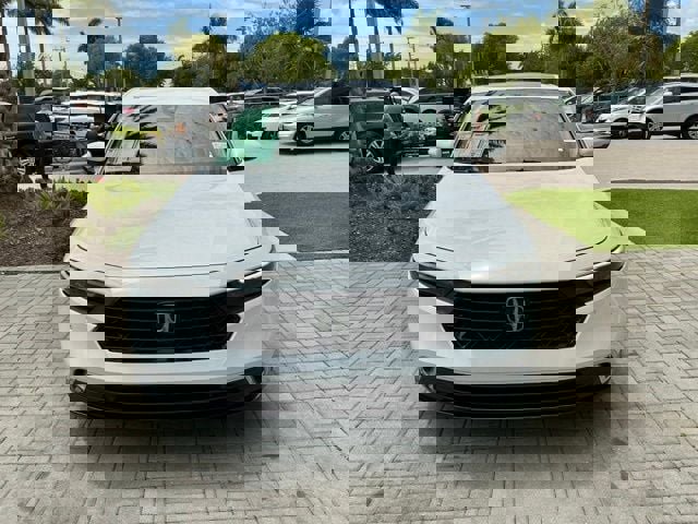 Used 2023 Honda Accord Touring image 2