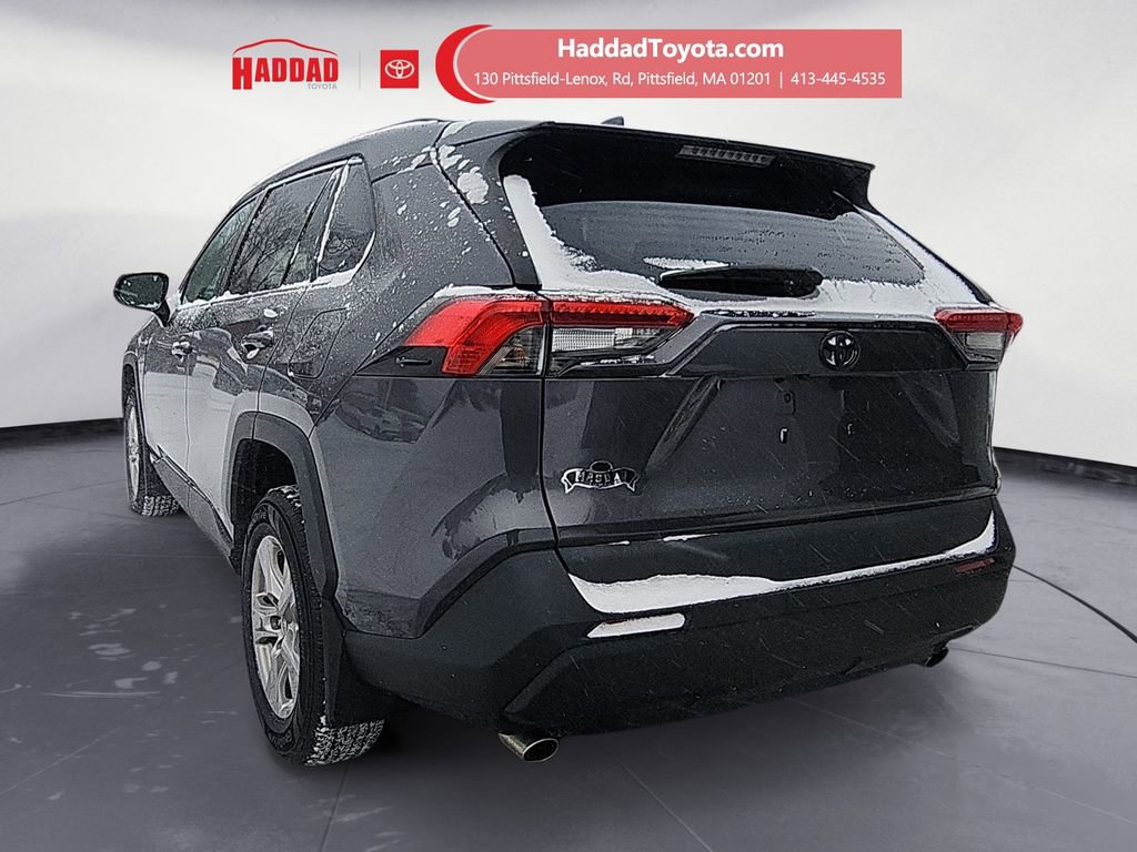 Used 2021 Toyota RAV4 LE image 3