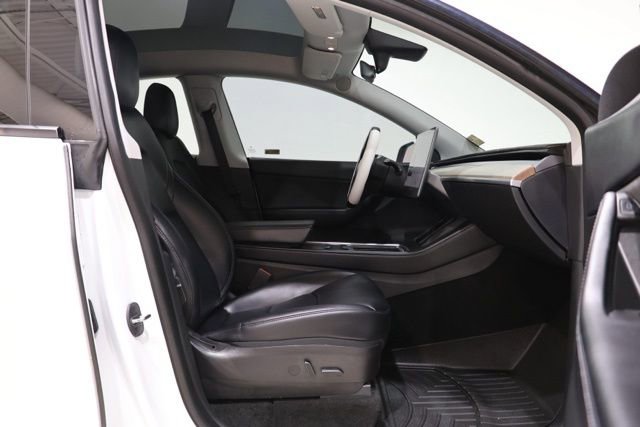 Used 2022 Tesla Model Y Long Range image 33