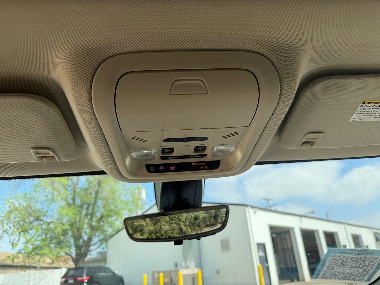 Used 2023 GMC Acadia Denali w/ Denali Ultimate Package AWD/4WD image 21