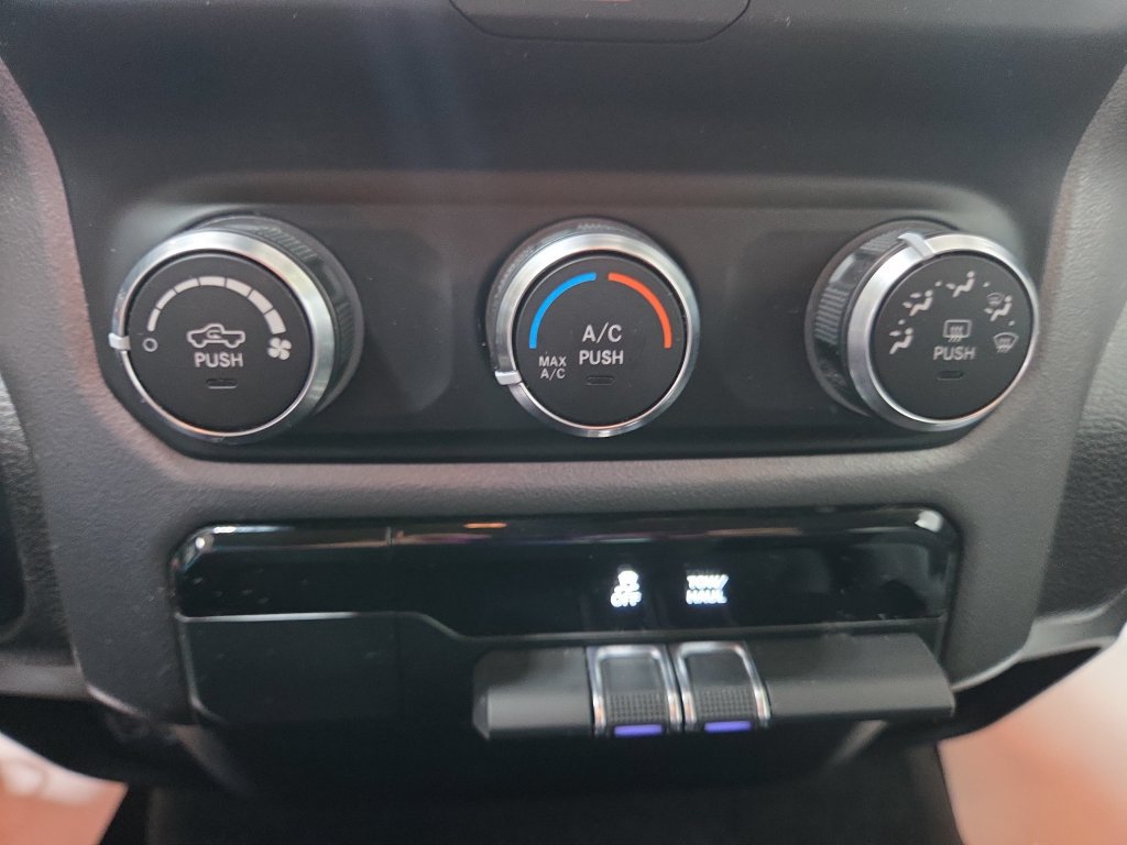 Used 2020 RAM 1500 Big Horn AWD/4WD image 35