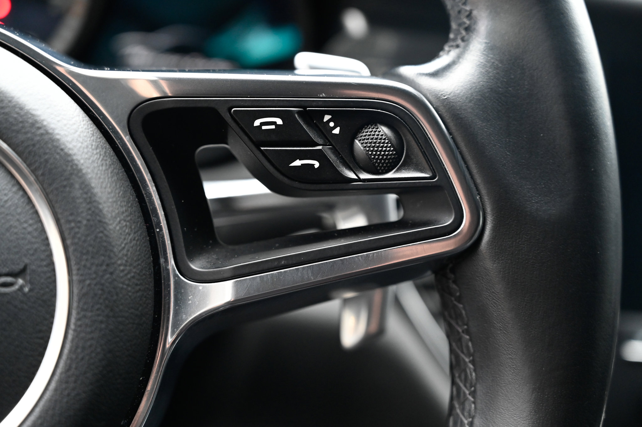 Used 2018 Porsche Macan Turbo image 25