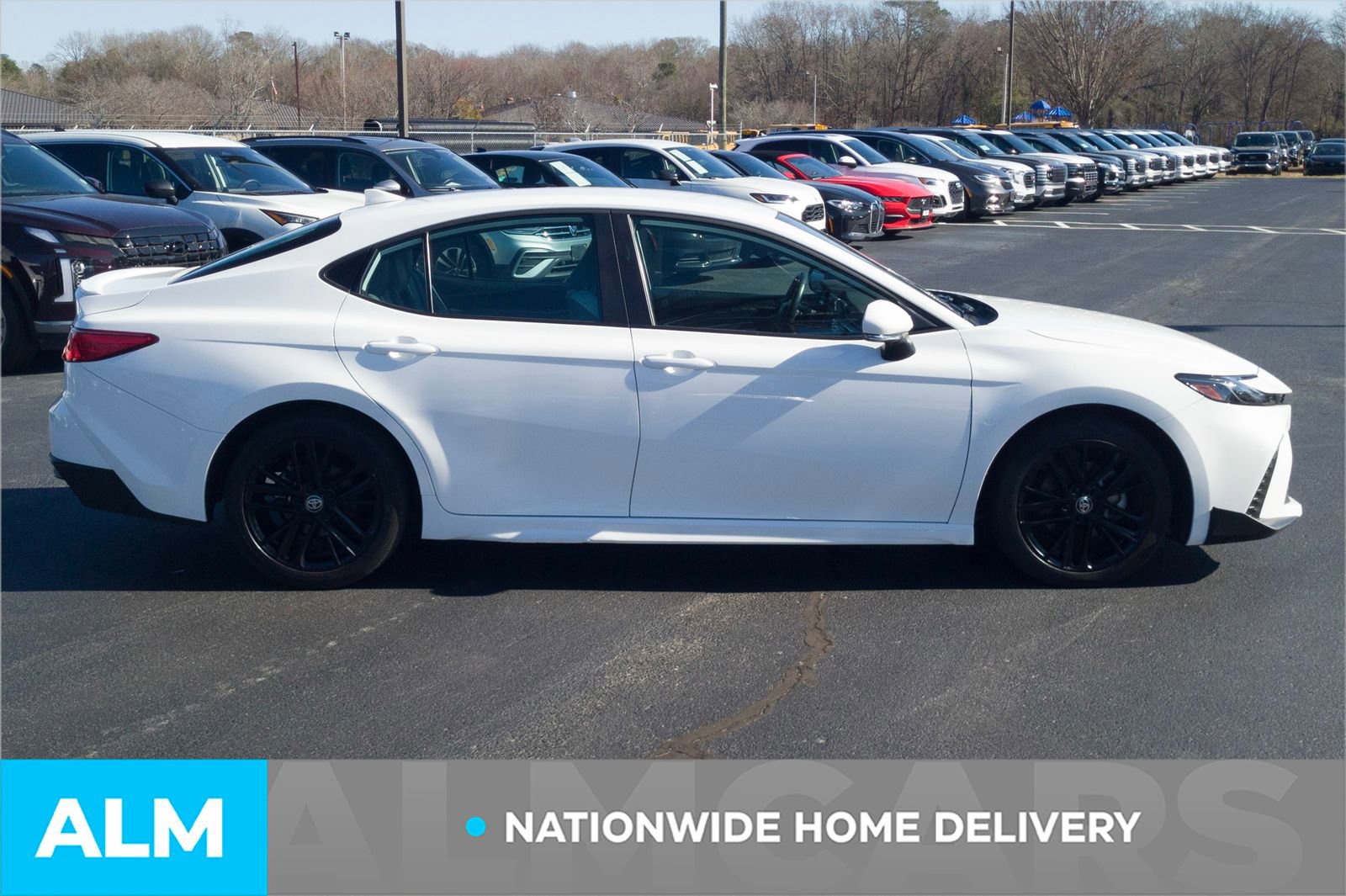 Used 2025 Toyota Camry SE image 5