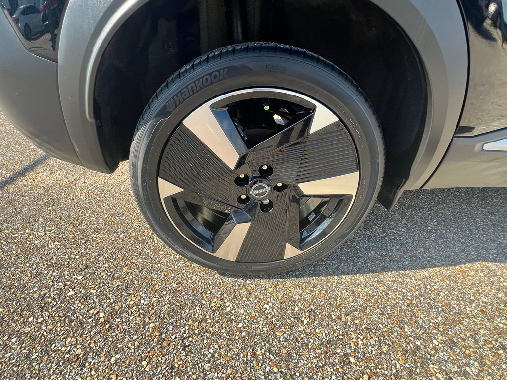Used 2025 Nissan Kicks SR FWD image 11