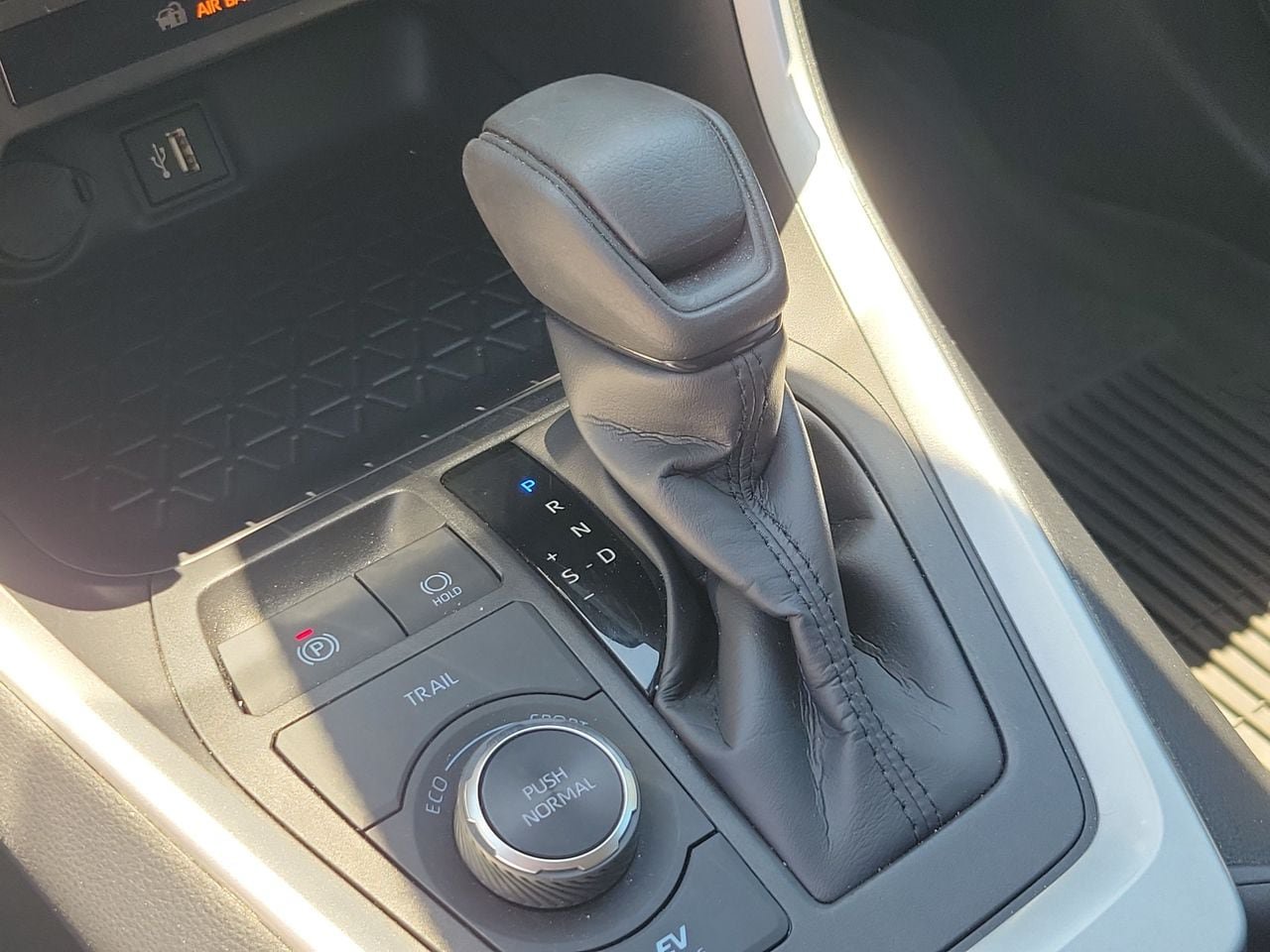 Used 2024 Toyota RAV4 LE AWD/4WD image 30
