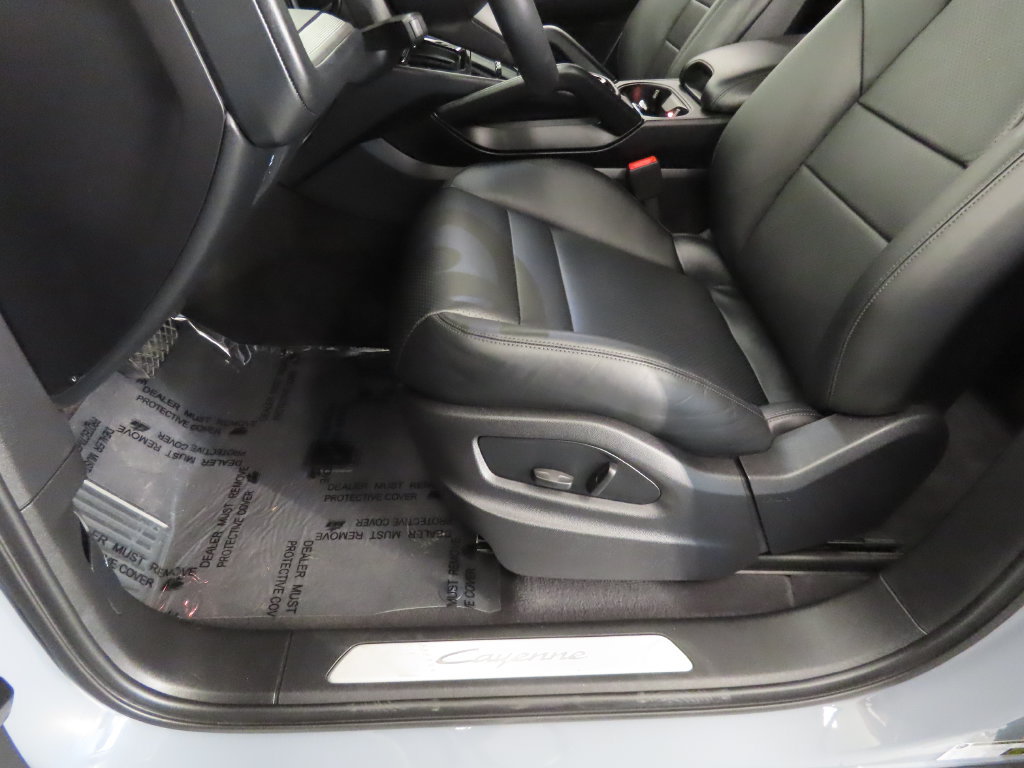 Certified 2026 Porsche Cayenne AWD/4WD image 33