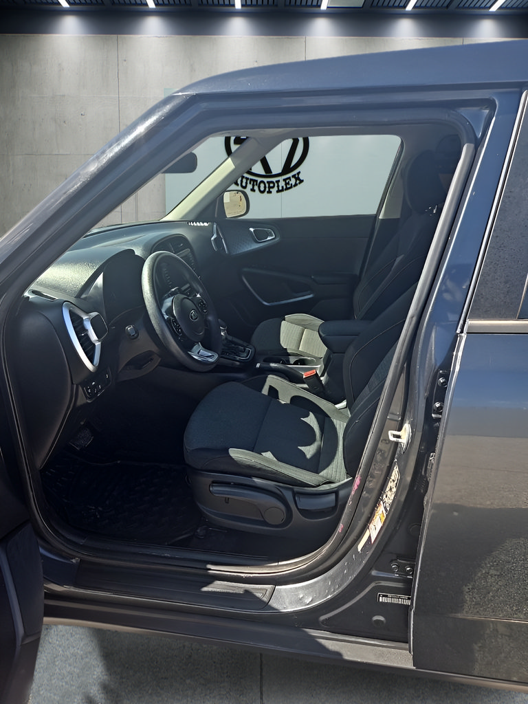 Used 2020 Kia Soul S FWD image 28