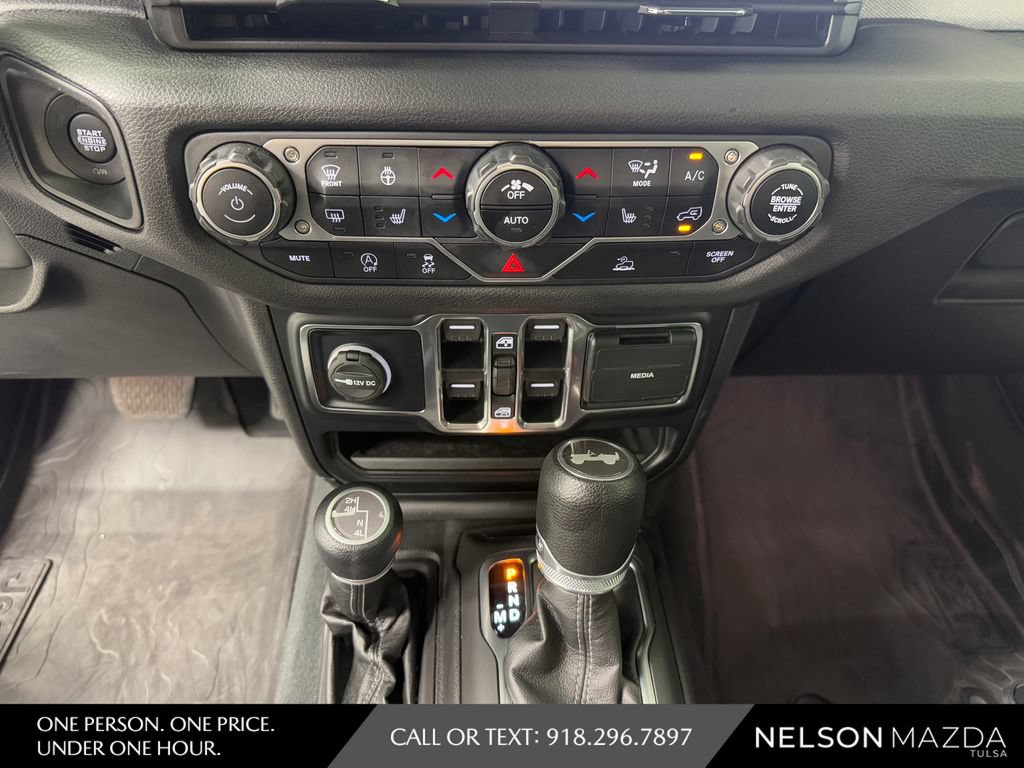 Used 2024 Jeep Wrangler Unlimited Sport AWD/4WD image 28