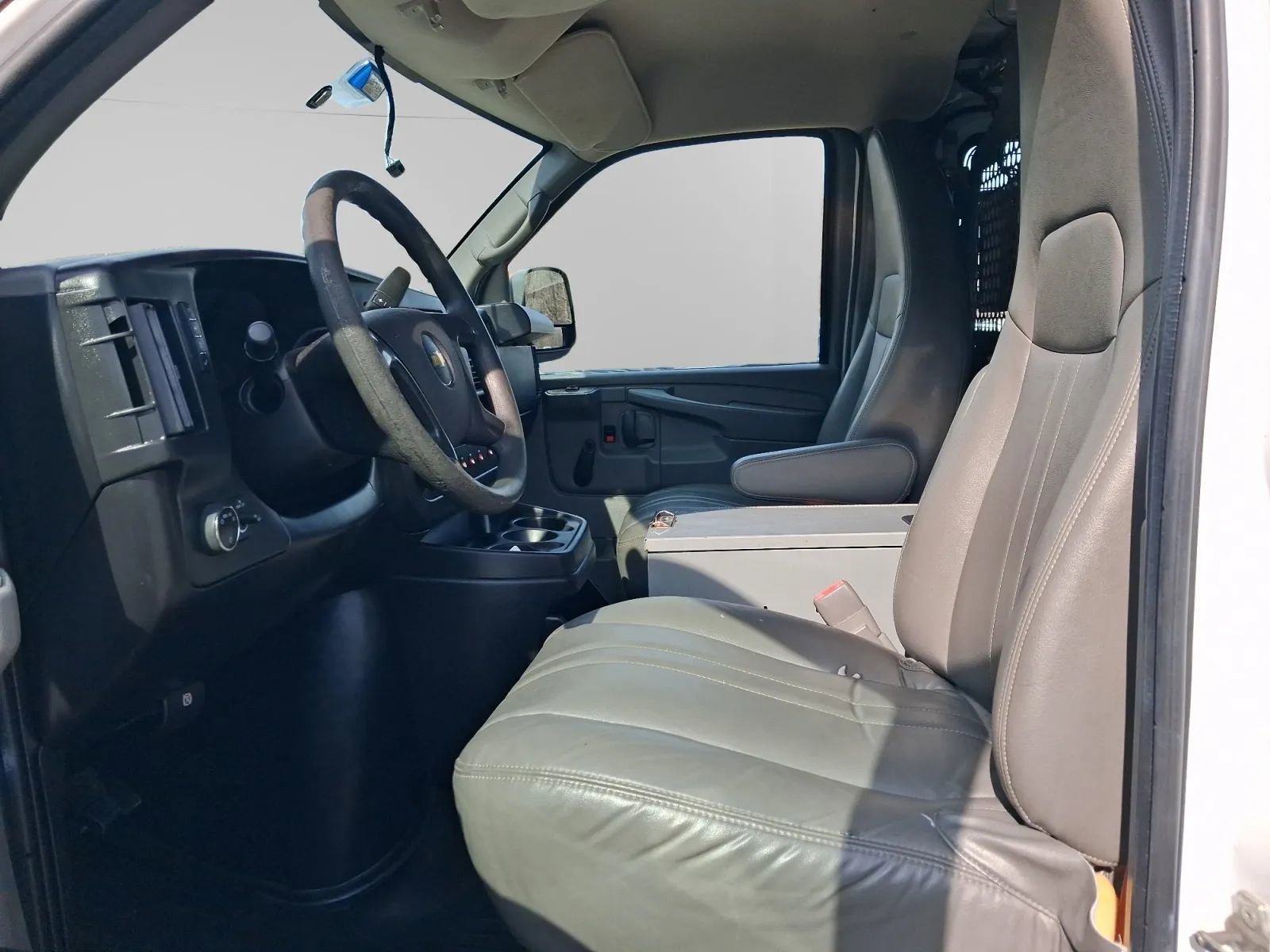 Used 2013 Chevrolet Express 2500 Van 3D image 9