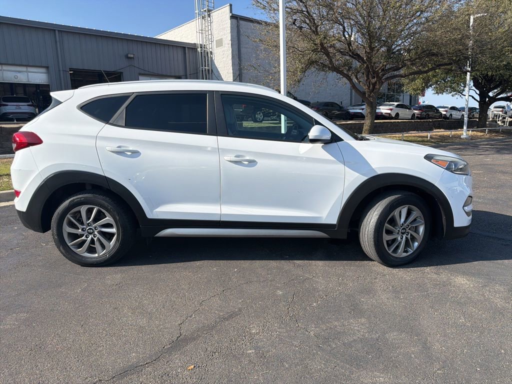 Used 2017 Hyundai Tucson SE image 2