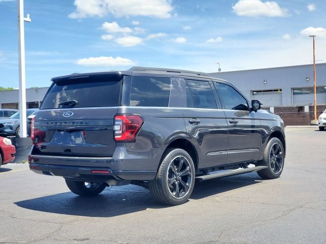 Used 2023 Ford Expedition Limited AWD/4WD image 3