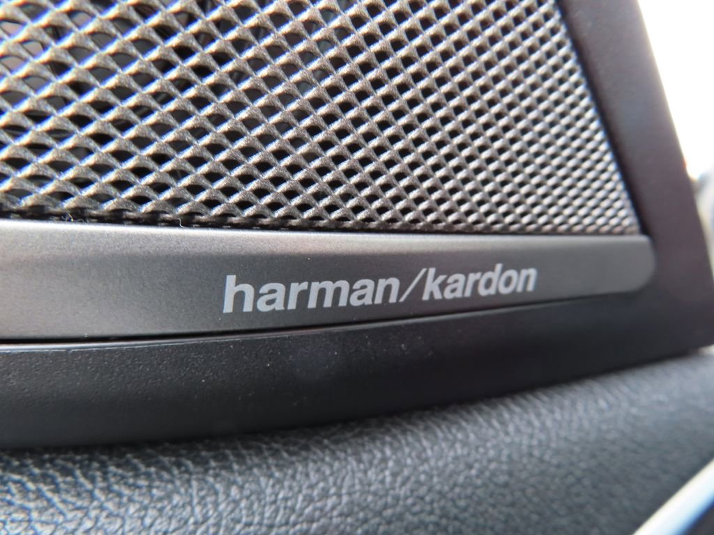 Used 2022 BMW 530e xDrive w/ Premium Package AWD/4WD image 12