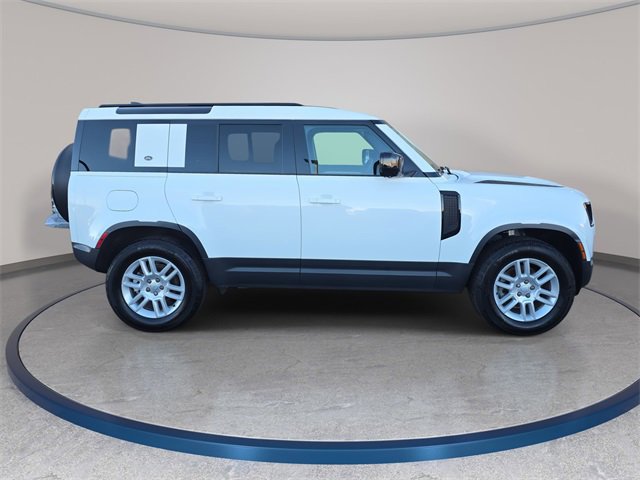 Used 2023 Land Rover Defender 110 S image 4