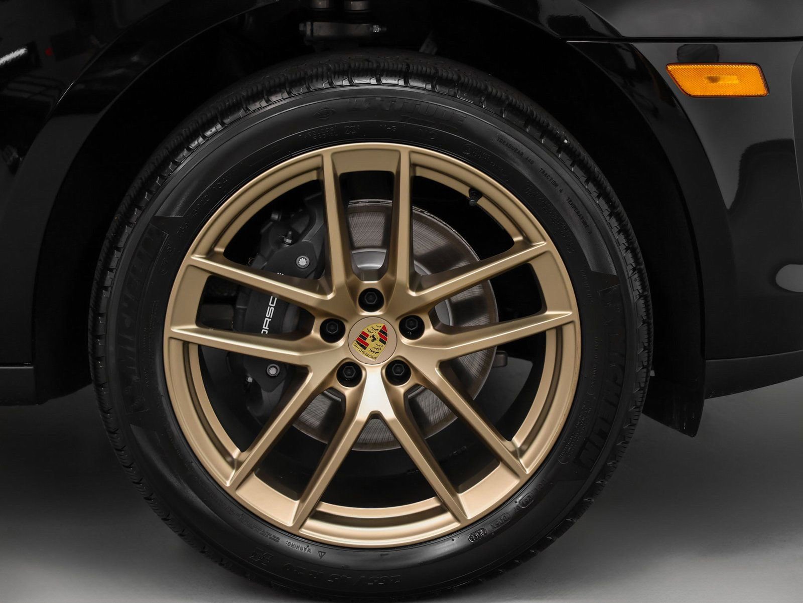 Certified 2025 Porsche Macan image 15