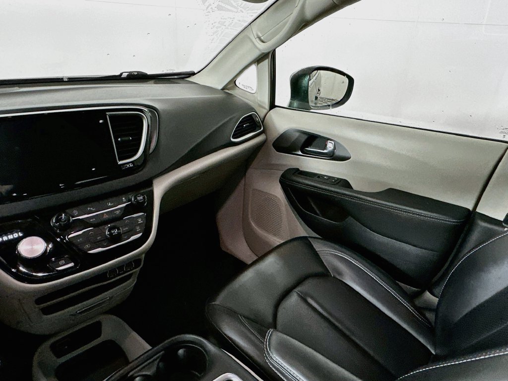Certified 2023 Chrysler Pacifica Touring-L FWD image 33