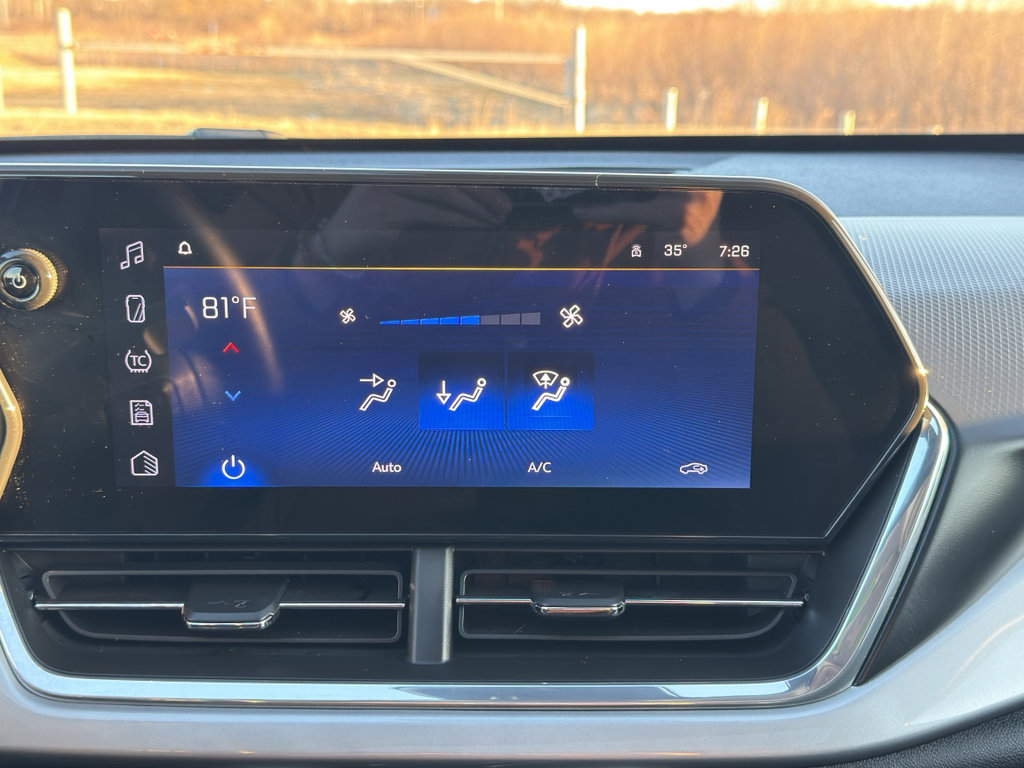 Used 2024 Chevrolet Trax LT w/ Sunroof Package image 24