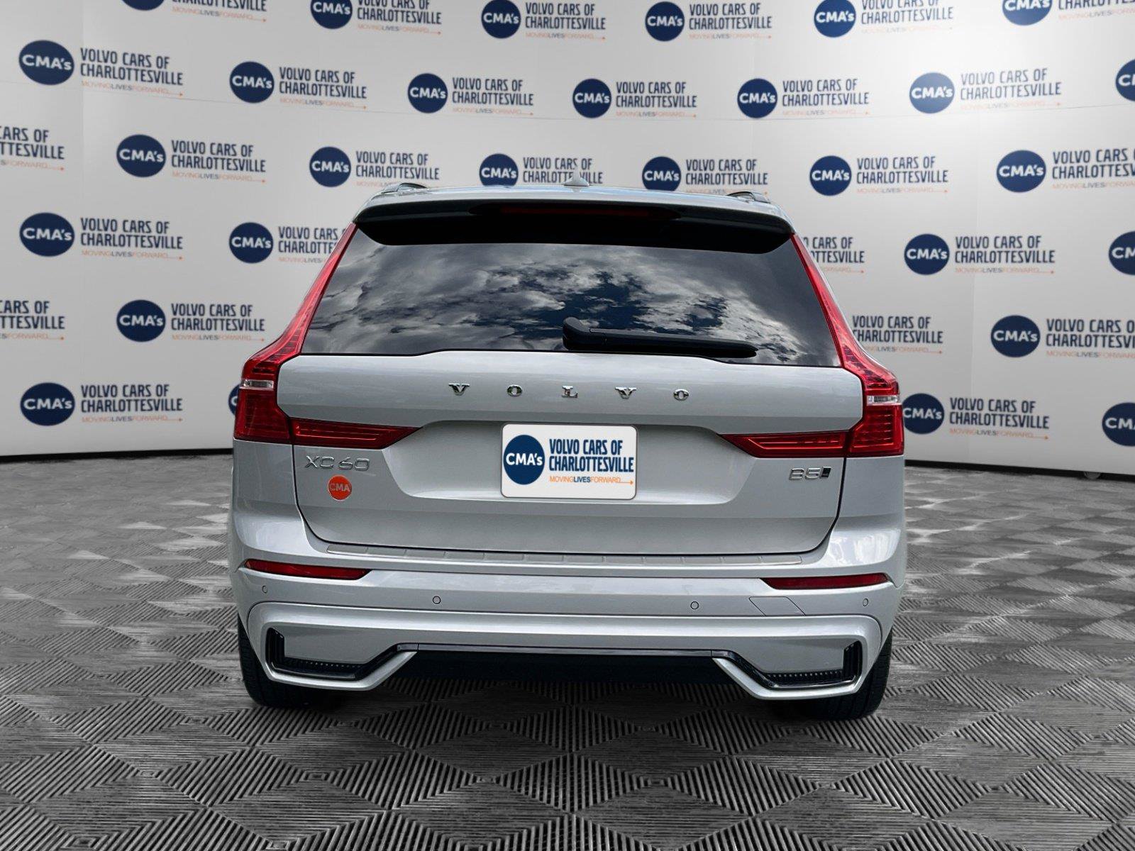 Certified 2023 Volvo XC60 B5 Ultimate w/ Climate Package AWD/4WD image 4