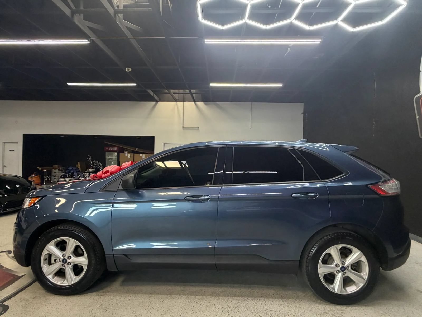 Used 2018 Ford Edge SE FWD image 17