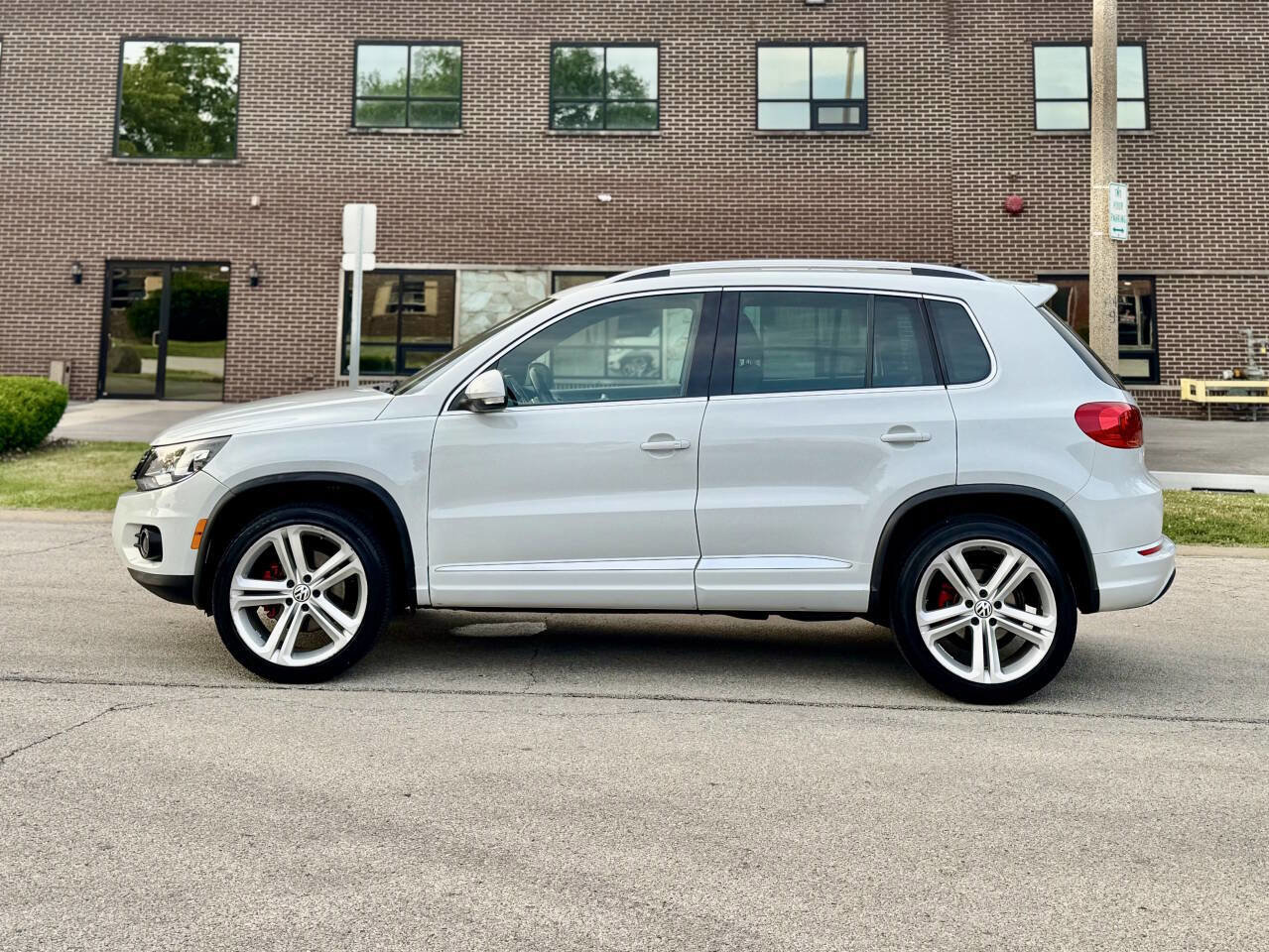 Used 2016 Volkswagen Tiguan R-Line image 4