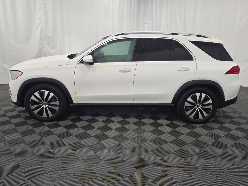 Used 2025 Mercedes-Benz GLE 350 4MATIC w/ Driver Assistance Package image 3