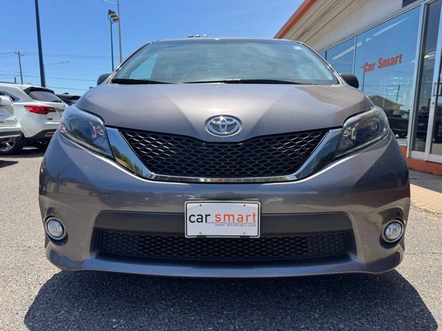 Used 2015 Toyota Sienna SE FWD image 2