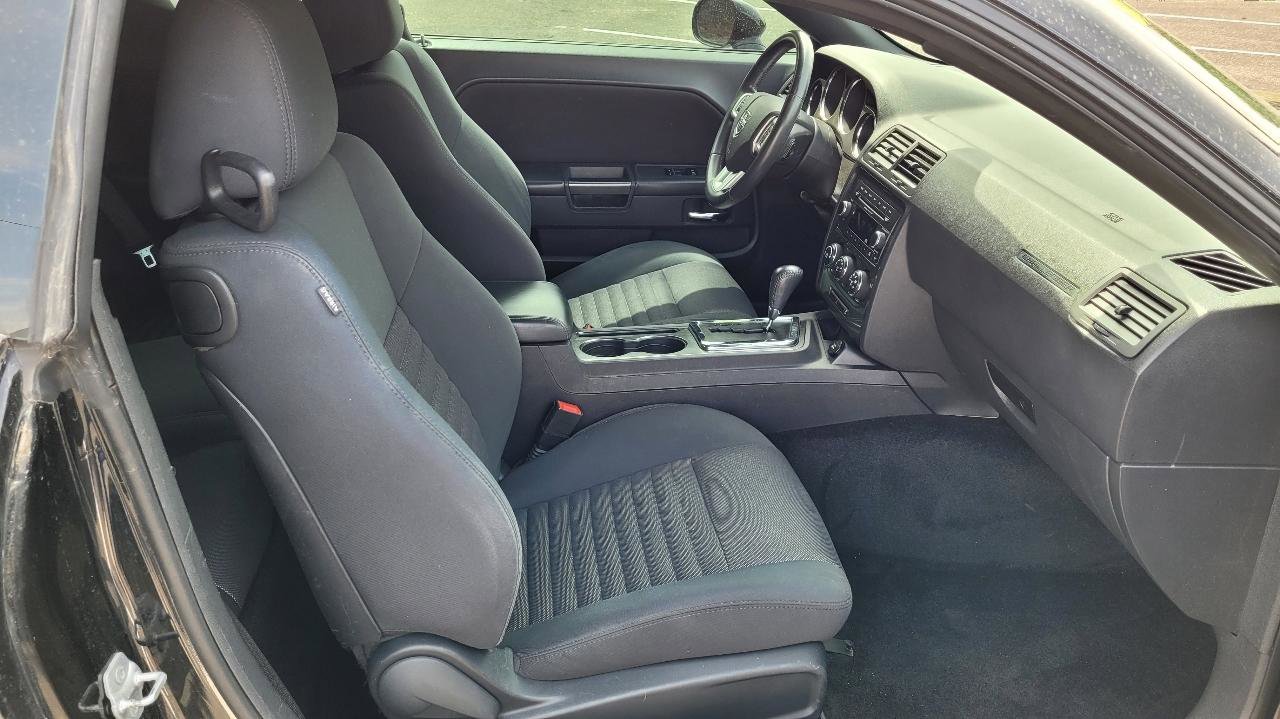 Used 2014 Dodge Challenger SXT RWD image 16