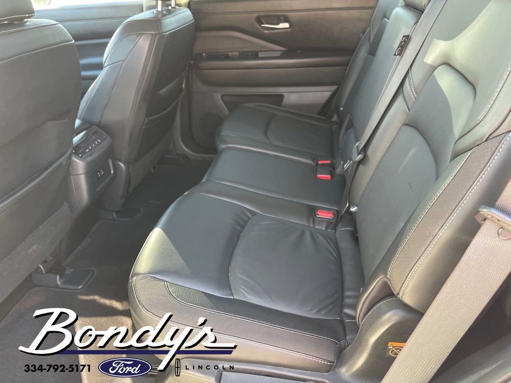 Used 2023 Nissan Pathfinder SL w/ Lighting Package (N92) image 14