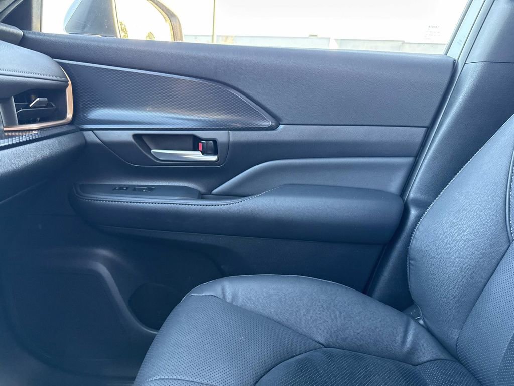 Used 2024 Toyota Grand Highlander AWD Hybrid image 31