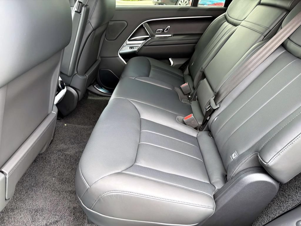 New 2026 Land Rover Range Rover Long Wheelbase SE AWD/4WD image 13