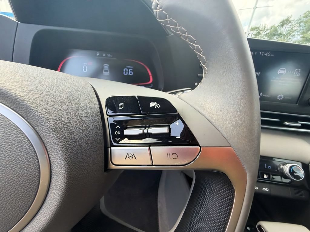 Used 2025 Hyundai Elantra Sport FWD image 19