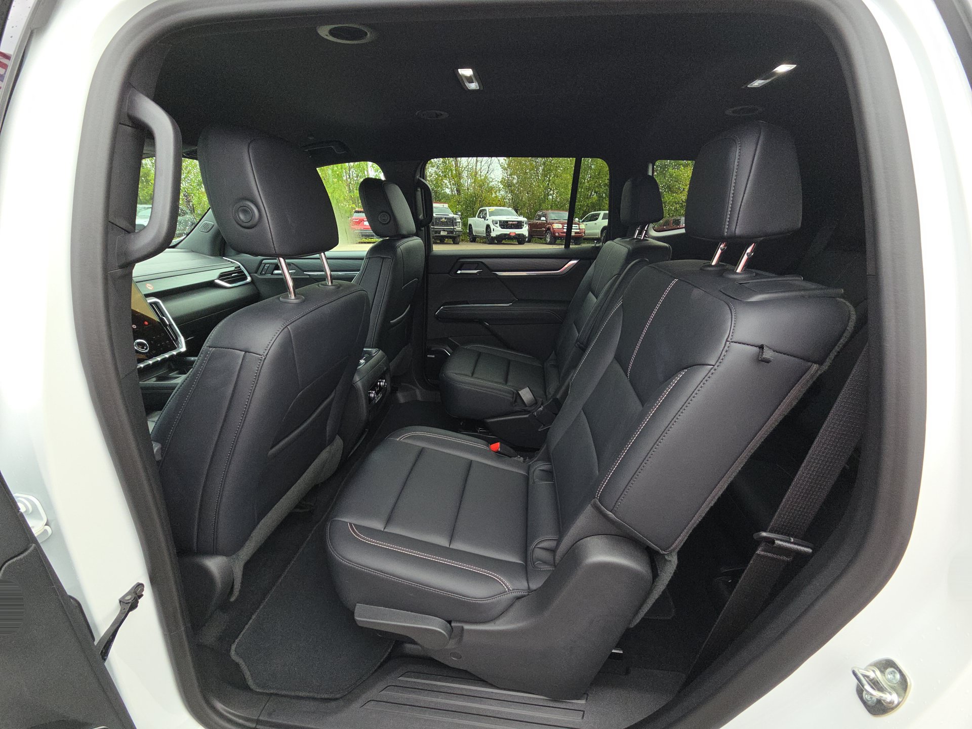 Used 2026 GMC Acadia Elevation w/ Elevation Premium Package FWD image 28