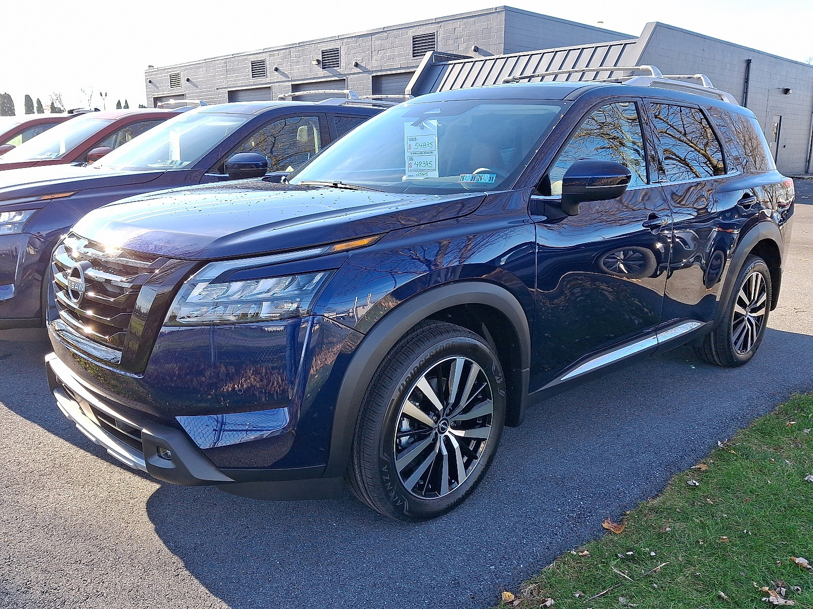 New 2025 Nissan Pathfinder Platinum image 3