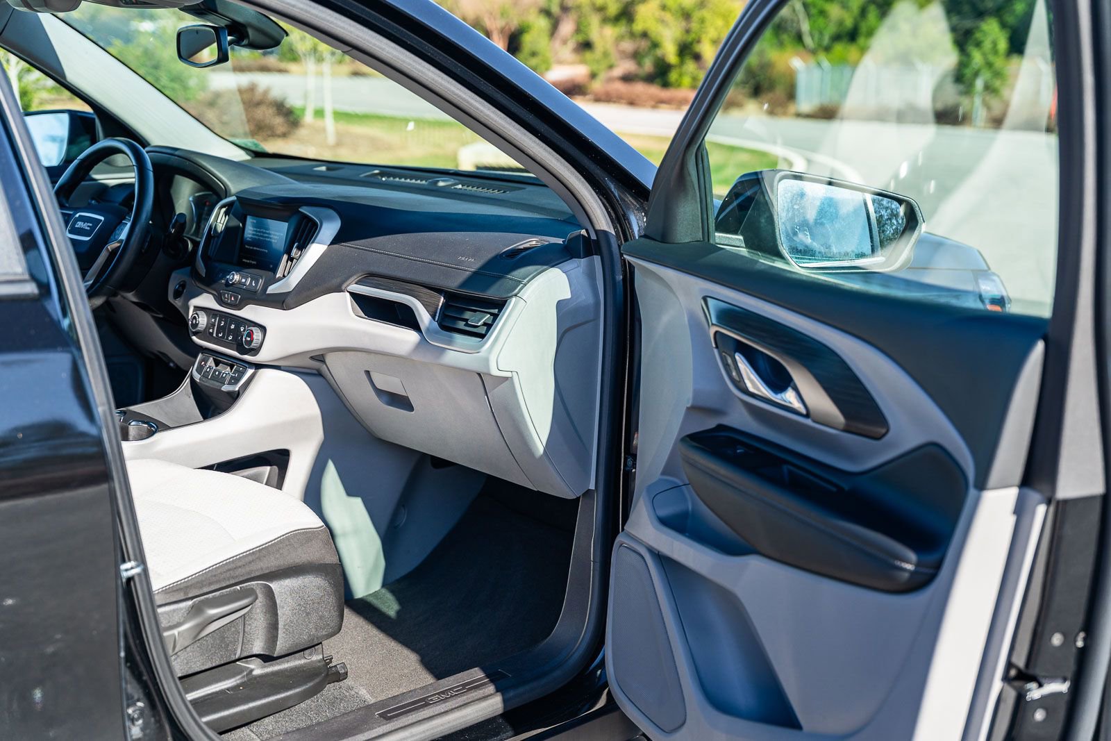 Used 2024 GMC Terrain SLE image 16